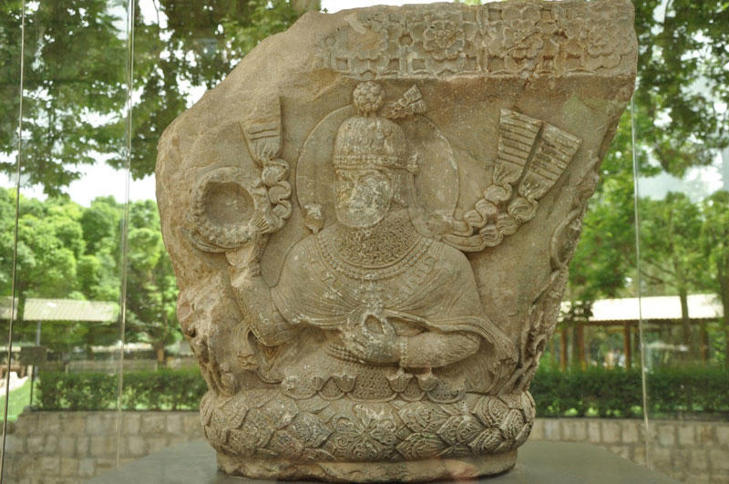 A Sassanid Shah on a Carved Column Capital from Taq-i-Bustan, Persia.